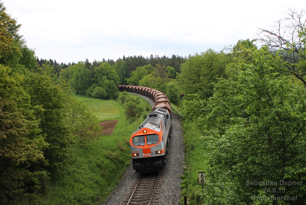 HVLE V330.7 am 24.5.13 bei Groalbershof an der KBS 870 mit einem Kieszug nach Nrnberg