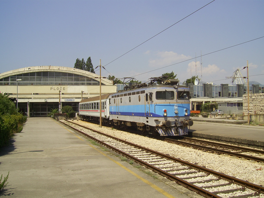 HZ 1141 109 mit Regionalzug nach Metković, Aufnahme am  06.08.2008 in Bahnhof Ploče