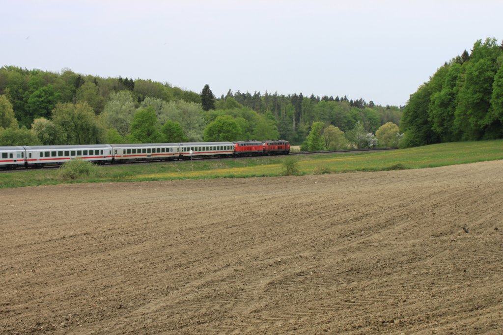 IC 118 nach Mnster, gezogen von zwei Loks der Baureihe 218, aufgenommen kurz nach Meckenbeuren, nchster Halt des Zuges wird in Krze Ravensburg