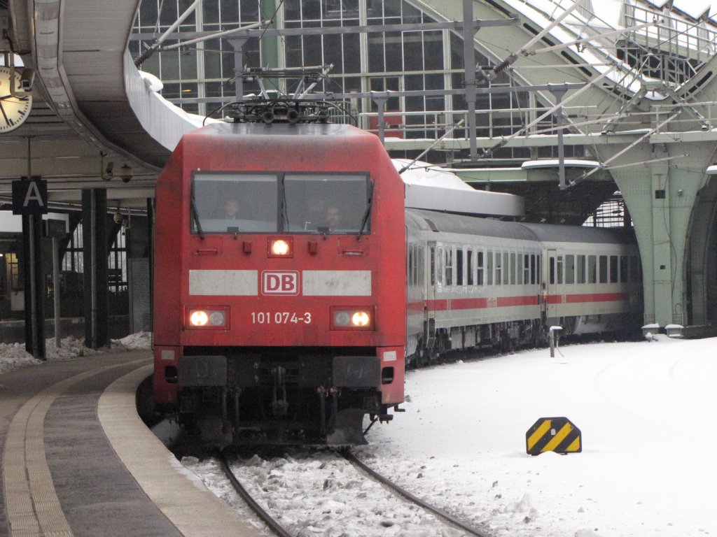 IC 142 Berlin Ostbahnhof nach Schiphol steht zur Abfahrt bereit.aufgenommen am 13. 01.2010