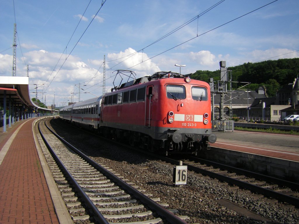 IC 1858 nach Heidelberg um 17.49 Uhr bei der Ausfahrt in Eisenach am 06.06.10.