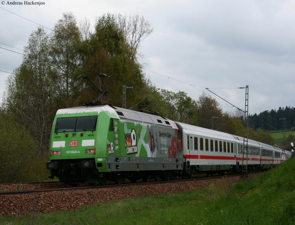 IC 2005  Bodensee  (Emden Hbf-Konstanz) mit Schublok 101 040-4  Fan Connection WM 2010  am km 70,0 21.5.10