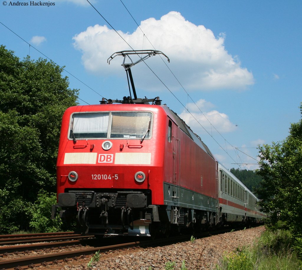 IC 2005  Bodensee  (Emden Hbf-Konstanz) mit Schublok 120 104-5 am B32 25.6.10