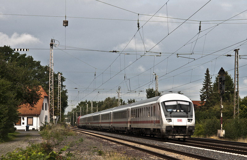 IC 2037 (Norddeich Mole - Leipzig Hbf) mit Schublok 101 075-0 am 17. August 2010 bei Langwedel.