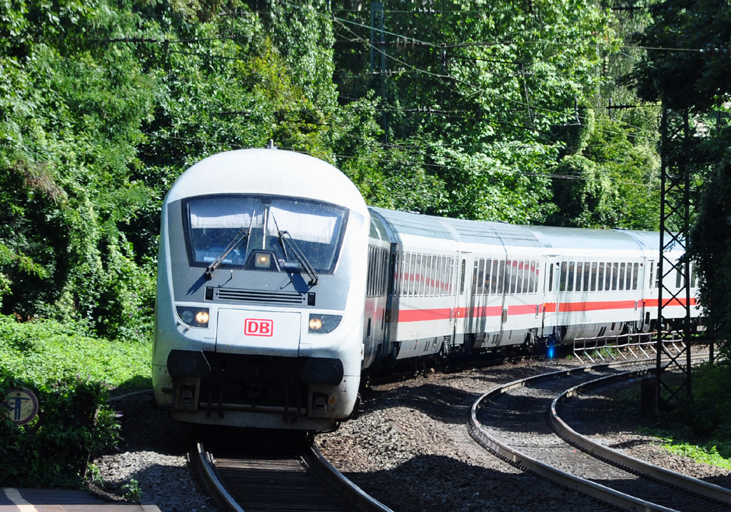 IC 2114 nach Hamburg-Altona, geschoben von einer BR101, fhrt in den Hbf Bonn ein - 20.08.2010