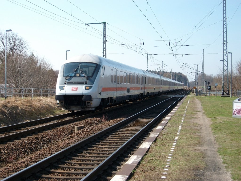 IC 2184 Hannover-Binz durchfuhr am 07.April 2010 den Haltepunkt Teschenhagen.