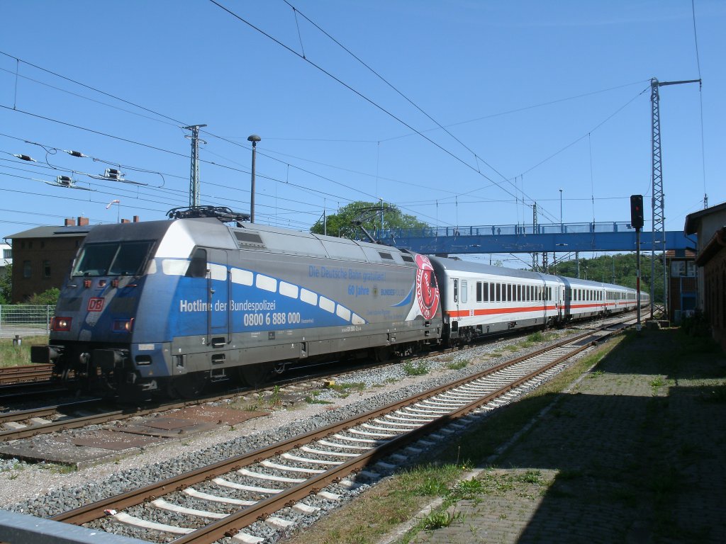 IC 2213 Binz-Stuttgart,am 24.Mai 2012,mit der Bupo 101 060 bei der Einfahrt in Bergen/Rgen.
