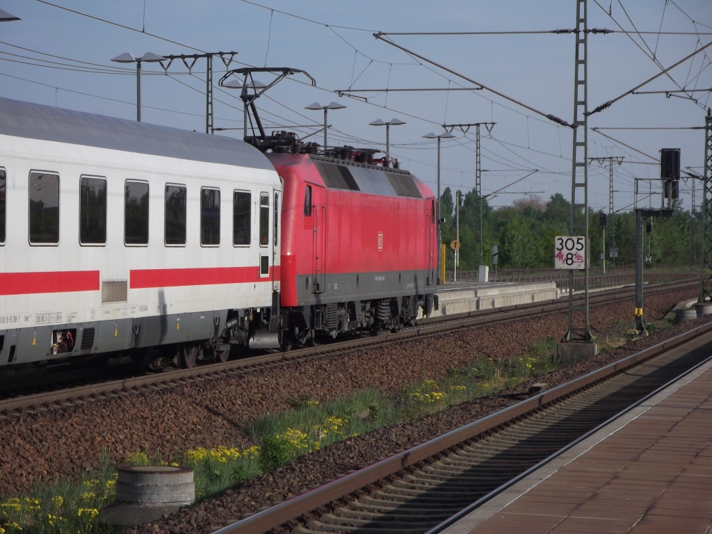 IC 2259 von K�ln Hbf nach Leipzig Hbf durchf�hrt hier den Bahnhof Leipzig/Messe.Aufgenommen am 06.05.2011 in Leipzig