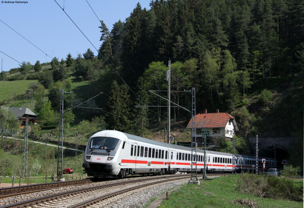 IC 2370  Schwarzwald  (Konstanz-Hamburg HBf) mit Schublok 120 104-5 bei Nu�bach 22.4.11 Dieser Zug verkehrte mit einer Kp Reserve