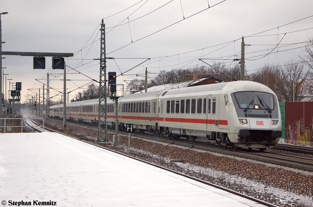 IC 2900 fr ICE 374 von Basel SBB nach Berlin Ostbahnhof in Rathenow und geschoben hatte die 120 131-8. 18.01.2013