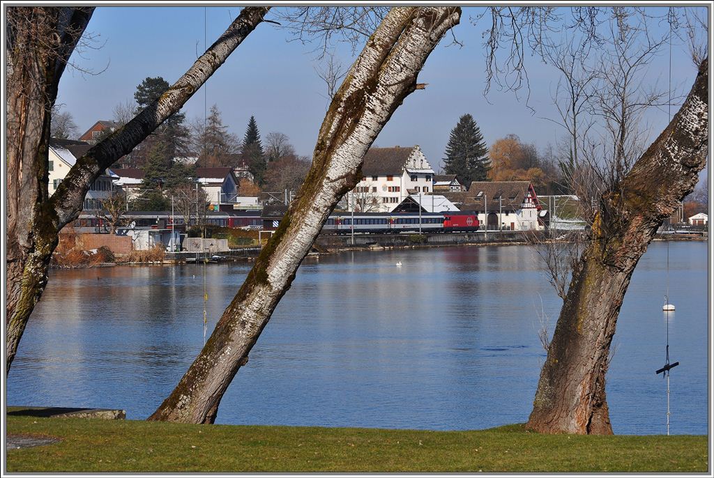 IC 568 Chur - Basel SBB bei Richterswil.  (19.02.2013)