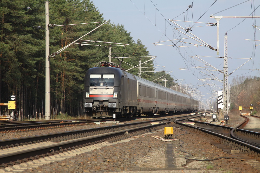 IC von Hamburg nach Berlin f�hrt hier durch Gl�wen. 07.04.2011