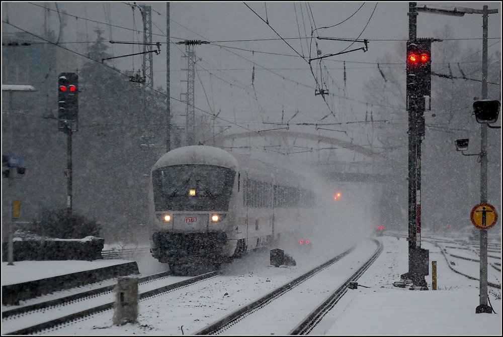 IC Konstanz-Greifswald bei der Einfahrt nach Marburg. (Dezember 2009)