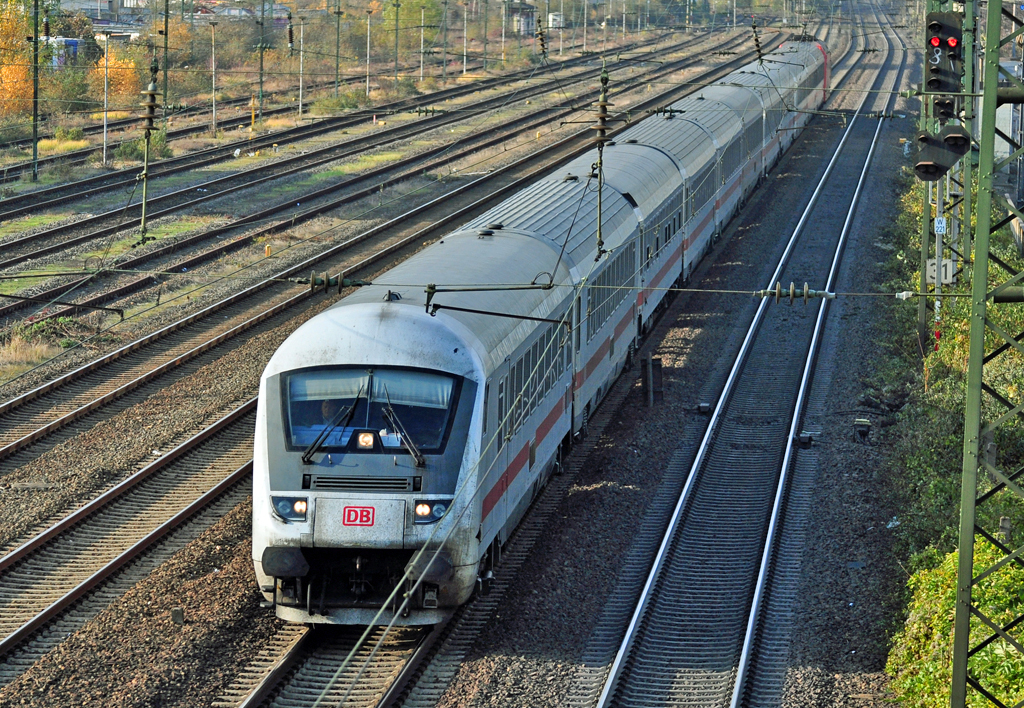 IC nach Bonn mit Steuerwagen in Front kurz vor`m Hbf Bonn - 25.11.2011
