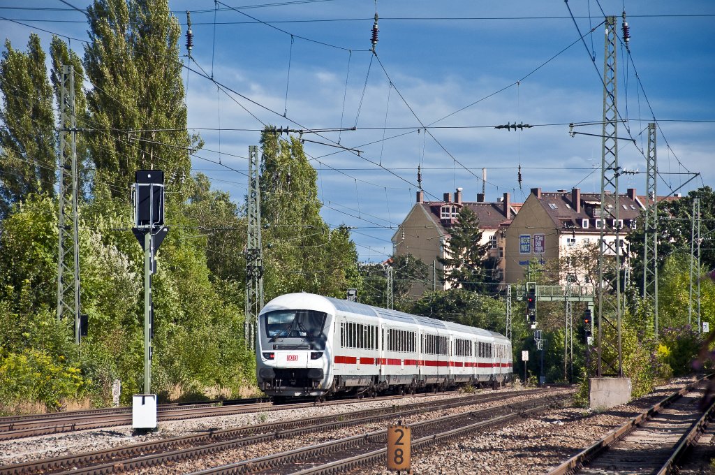 IC nach Salzburg am 15.08.2010 bei der Durchfahrt durch Mnchen Heimeranplatz.