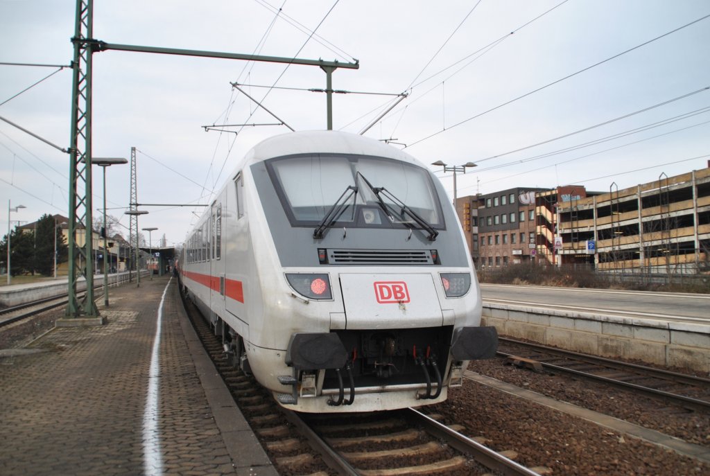 IC Steuerwagen mit Halt in Lehrte, am 12.03.2011. 