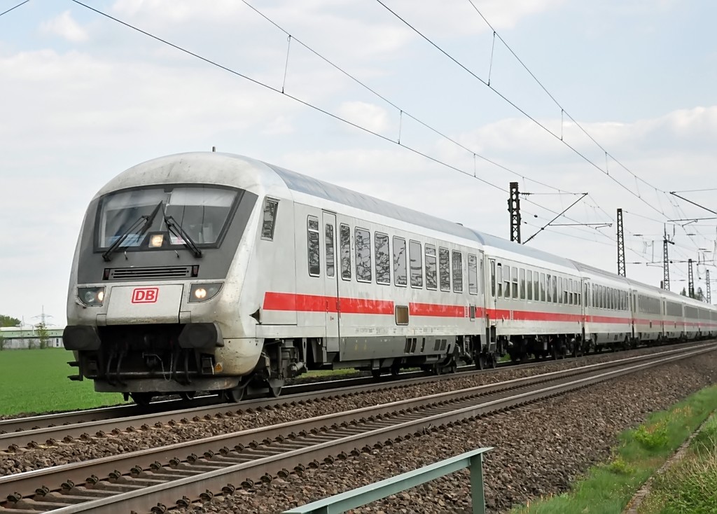 IC-Steuerwagen mit Schublok 101 143-6 zwischen Bonn und Br�hl - 15.04.2011