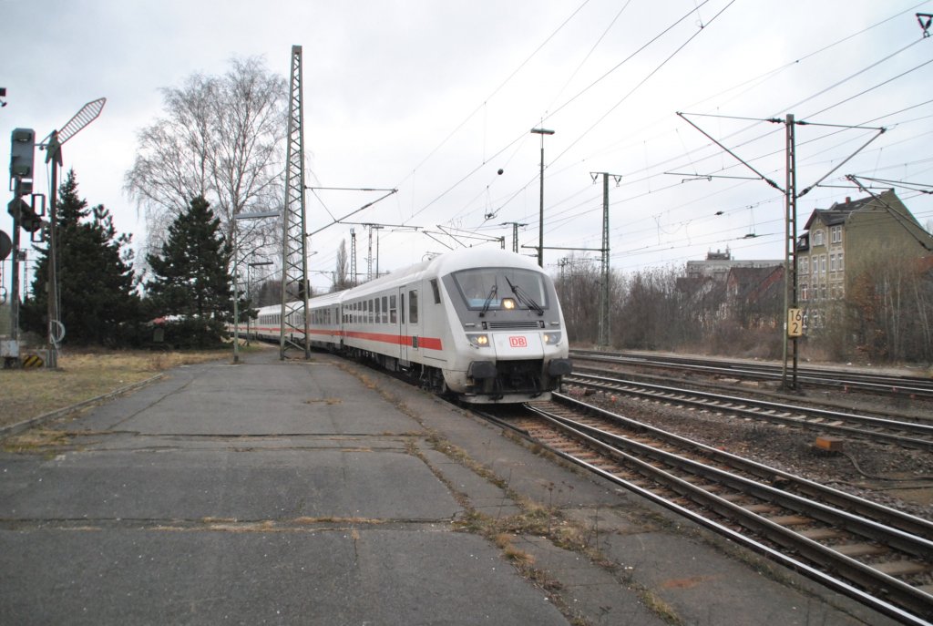 IC Steuerwagen wird am 10.03.2011 durch Lehrte geschoben.