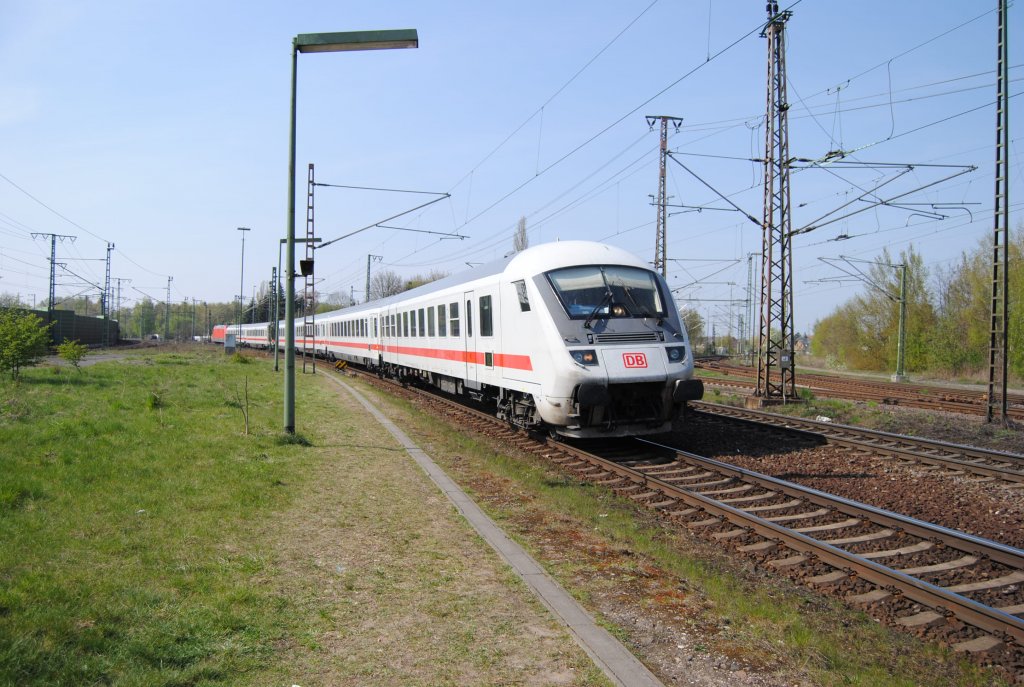IC-Steuerwagen, wird am 24.04.10 durch Lehrte geschoben.