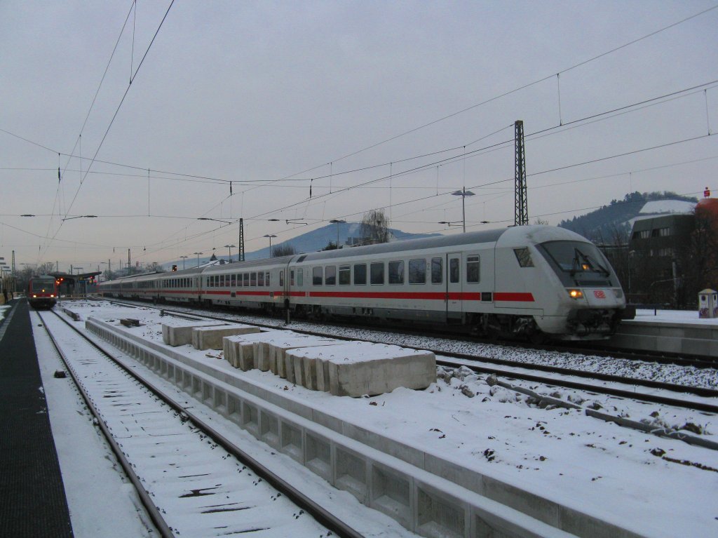 IC von Stralsund Hbf nach Karlsruhe Hbf.Am 21.12.09 bei der einfahrt in Bensheim.