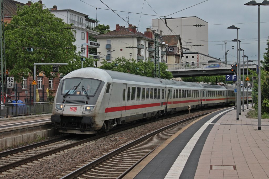 IC-Stw. D-DB 73 80 80-91 306-9 fhrte den EC 114  Wrthersee  mit Zug-/Schublok 101 034-7 ab Stuttgart Hbf bis Dortmund Hbf. Hier ist der Zug bei der Einfahrt in den Wormser Hauptbahnhof.