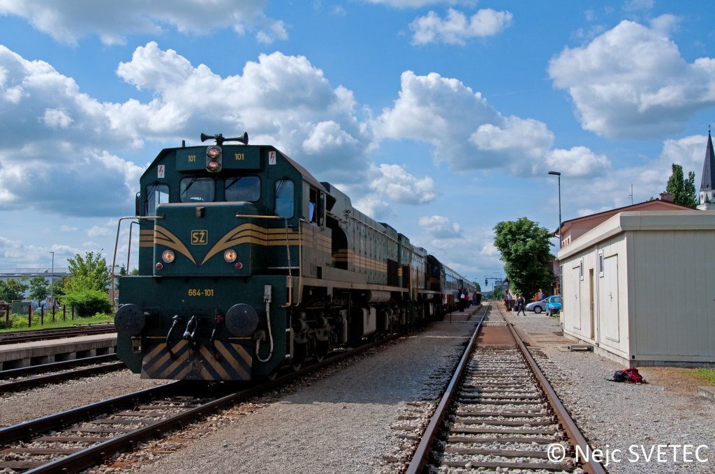 IC Zug Citadella 247 mit 664-101 und 664-102 aus Ljubljana. Dann fhrt weiter nach Budapest Deli via Hodos.