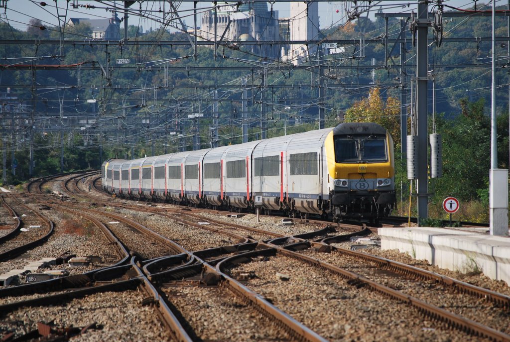 IC-Zug Eupen-Oostende f�hrt durch den Bhf Angleur und wird bald in Li�ge-Guillemins eintreffen (09.10.10)
