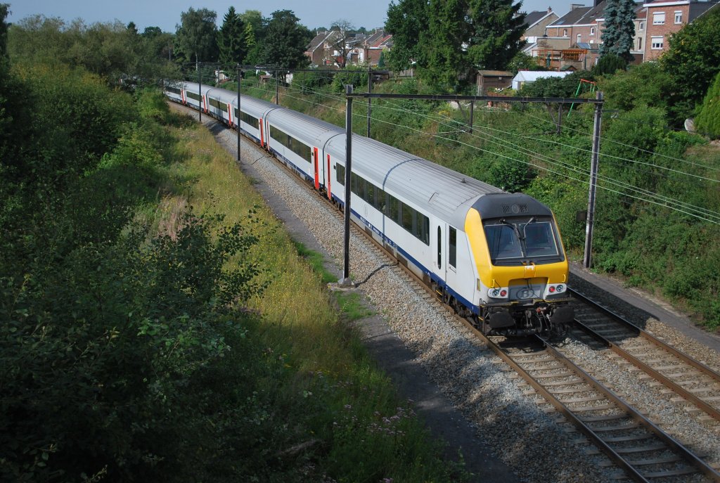 IC-Zug Eupen-Oostende verl�sst den Bhf Welkenraedt (August 2009): I11-Steuerwagen am Ende.