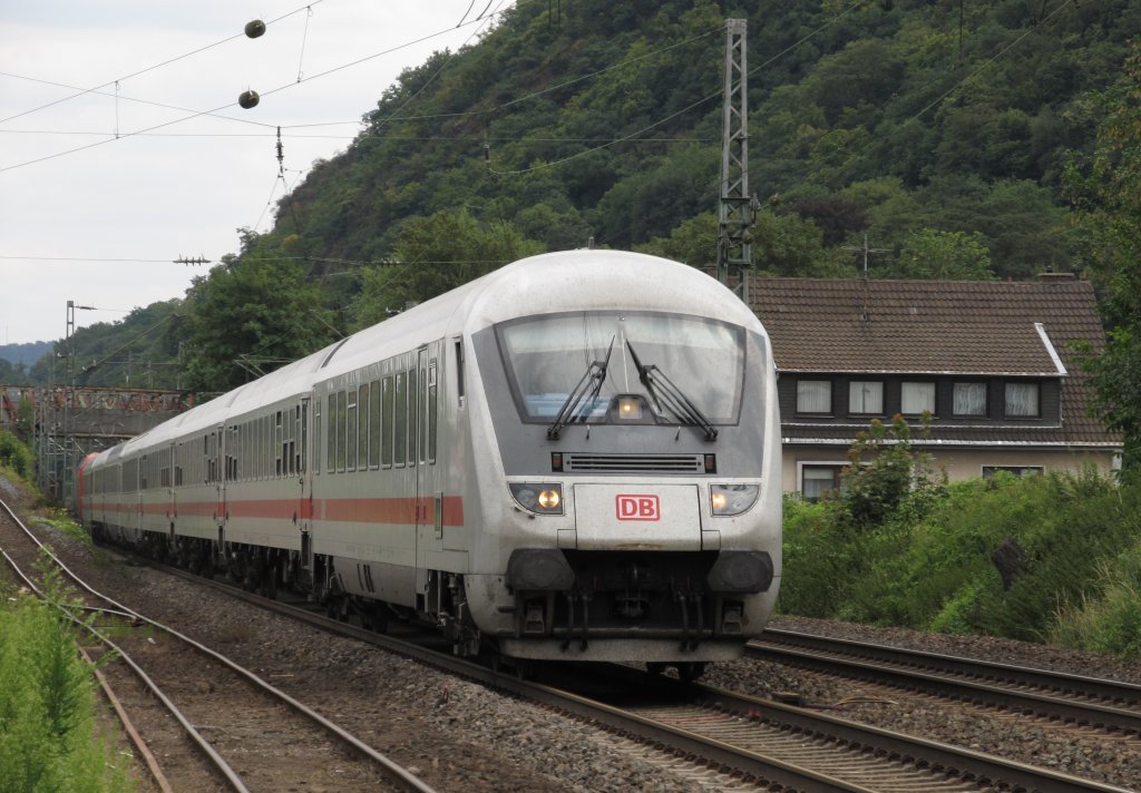 IC Zuggarnitur geschoben von 101 093 gen Bonn. Brohl-Ltzing am 16.7.2011.