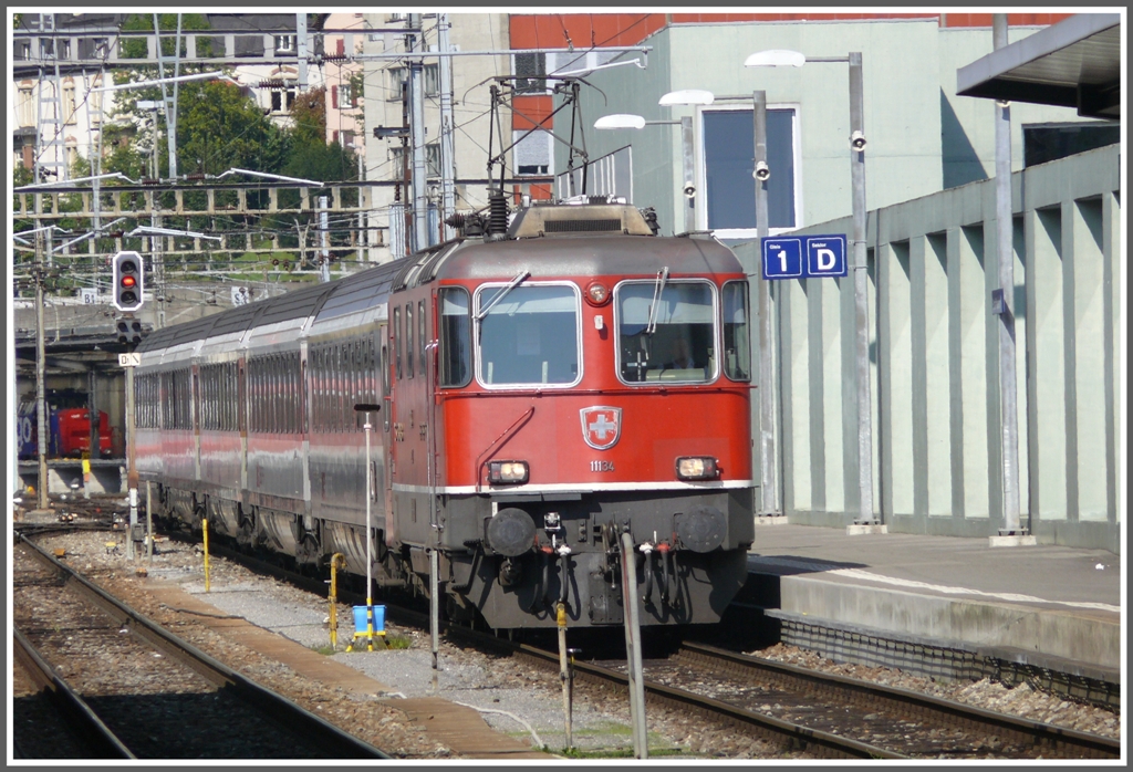 IC187 mit Re 4/4 II 11134 fhrt an Stelle eines ICE von Stuttgart nach Zrich HB, ab Singen mit SBB Lok. (03.09.2010)