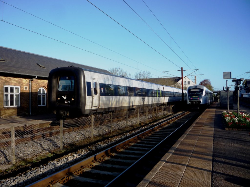 IC3 Jeppe Aakjr als Regionalzug (MFB5219-FF5419-MFA5019), Ejby, Fyn 04.05 2010