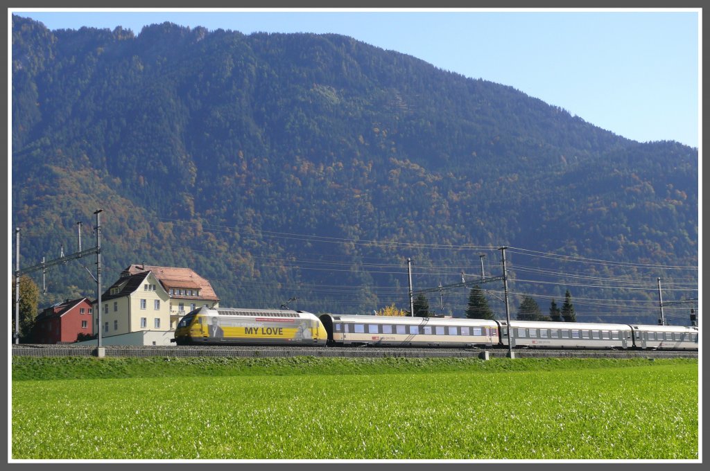 IC578 mit Western Union Re 460 verlsst Chur Richtung Basel SBB. (08.10.2010)