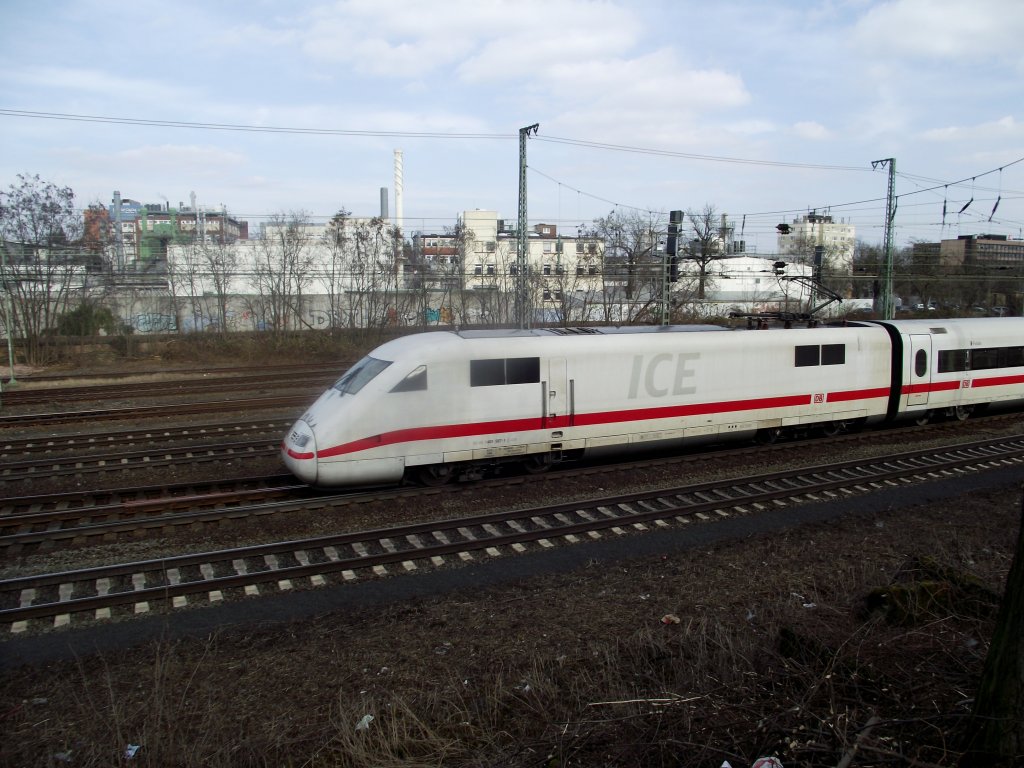 ICE 1 (BR 401) Triebkopf am 22.03.13 in Hanau Hbf 