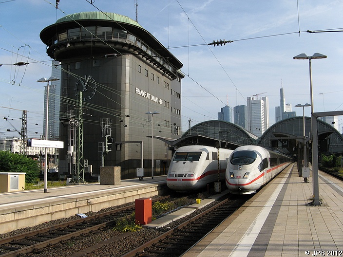 ICE 1 und ICE 3 treffen sich in Frankfurt am Main Hbf am 04.10.2010