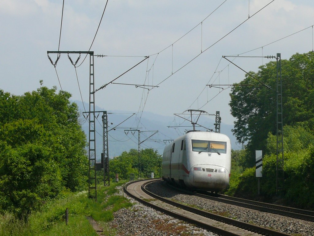 ICE 1 von Interlaken Ost nach Berlin Ostbahnhof kurz vor Freiburg St.Georgen. 29.5.10