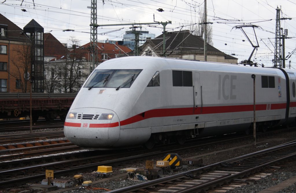 ICE 1 Triebkopf in Hannover HBF, am 12.04.2011.