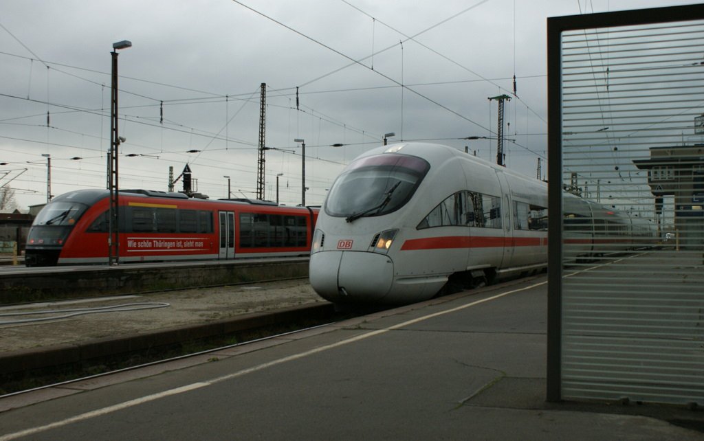 ICE 107 nach Innsbruck bei der Einfahrt in Leipzig.
(10.11.2009)