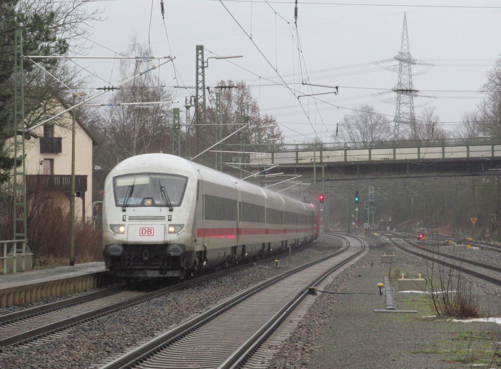 ICE 1105 nach Mnchen Hbf durchfhrt am 29. Januar 2013 den Bahnhof Hochstadt-Marktzeuln.