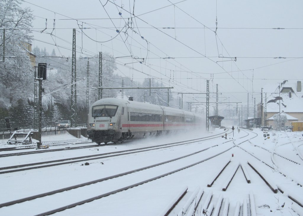 ICE 1105 nach Mnchen Hbf durchfhrt am 06. Februar 2013 den Bahnhof Kronach.