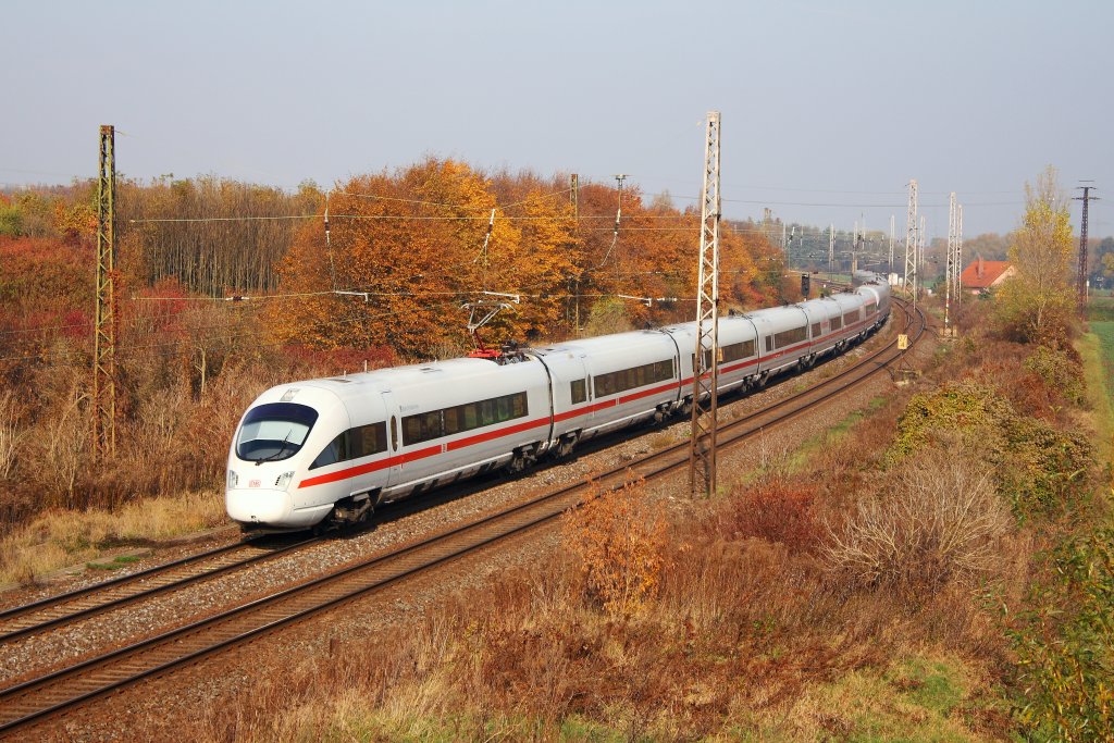ICE 1548, Dresden-Fulda, am herbstlichen Vormittag des 31.10.09 bei Kriechau zwischen Grokorbetha und Weienfels. 