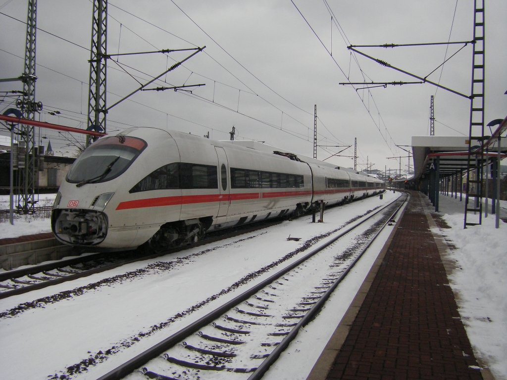 ICE 1651 mit ca. 20 Min. versptet nach Dresden Hbf bei der Ausfahrt in Eisenach am 12.02.2010