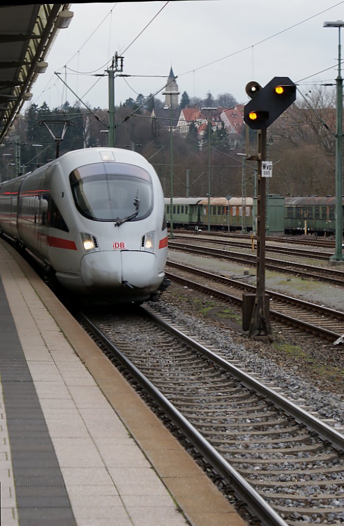 ICE 187 in Rottweil bei der Einfahrt auf Gleis 5. Nach HB Zrich am 29.11.2009 um 15 Uhr 10.