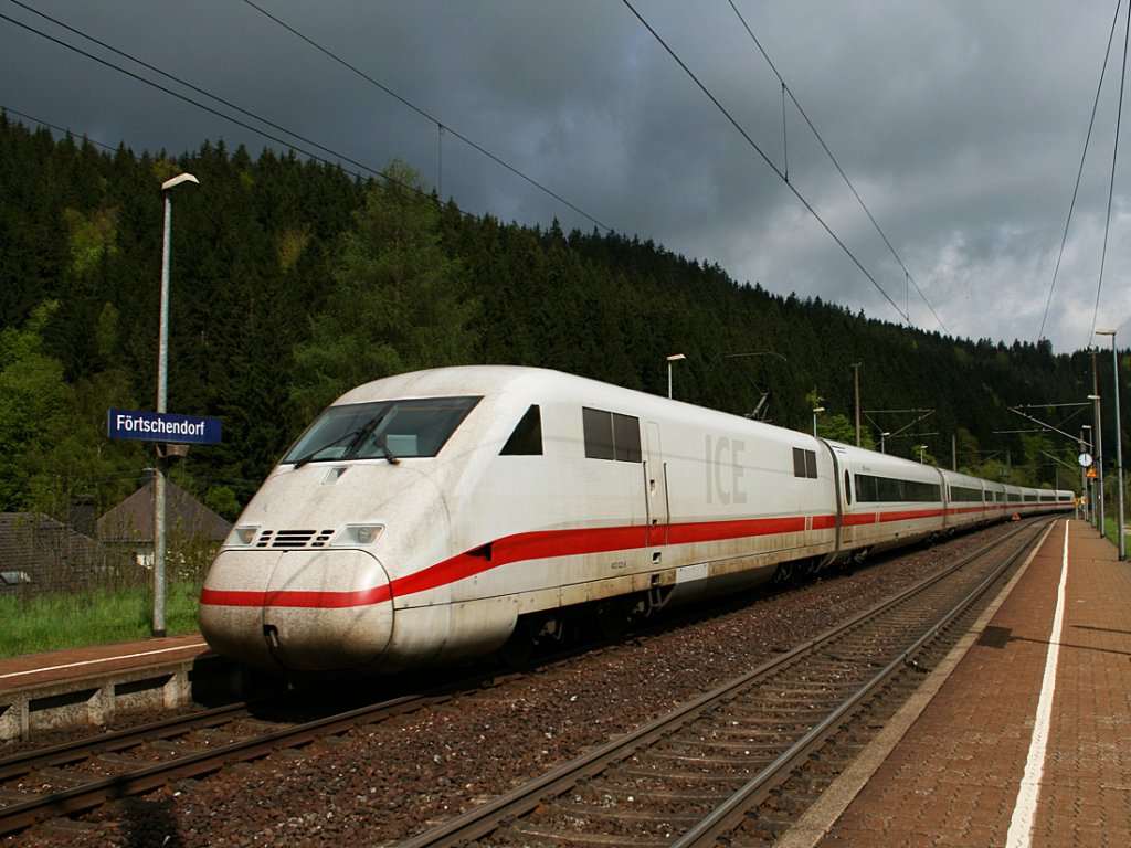 ICE 2 402 022 als MET-Ersatz am 14.05.2013 unterwegs nach Sden bei der Durchfahrt in Frtschendorf