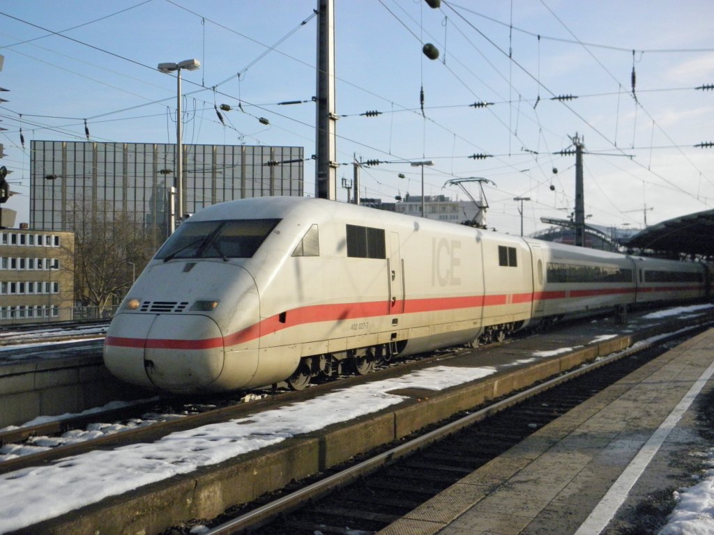 ICE 2 (402 027-7) nach Bonn am 4.1.11