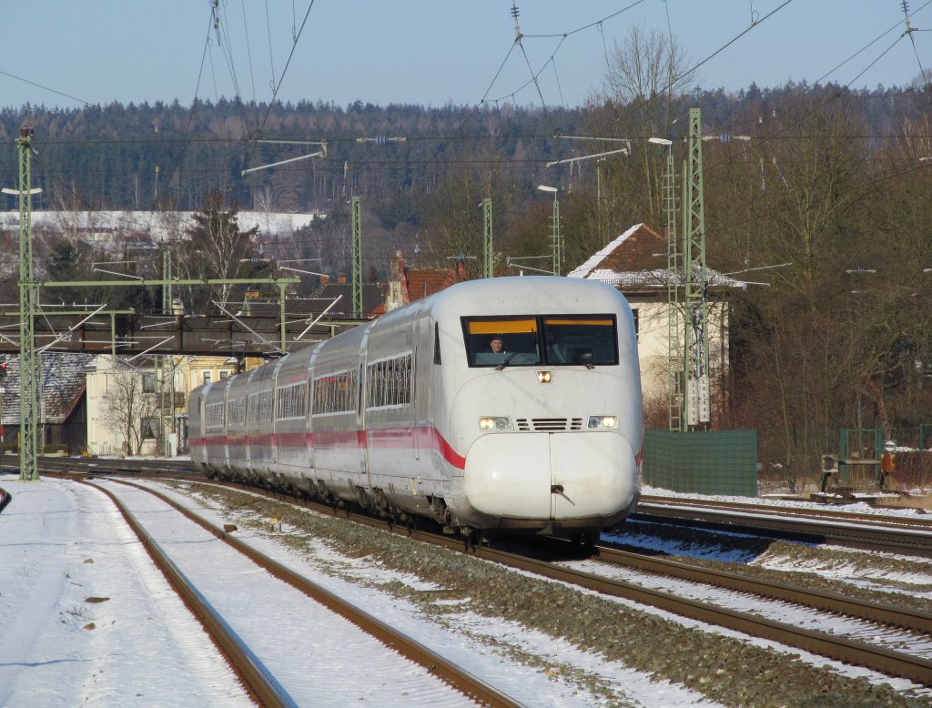 ICE 2  Bautzen/Budysin  durchfhrt am 05. Februar 2012 als berfhrung von Berlin nach Nrnberg zum Redesign den Bahnhof Kronach.