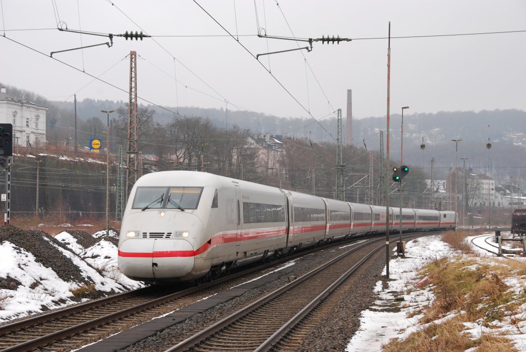 ICE 2 Bei der Durchfahrt durch Wuppertal Steinbeck am 06.02.10