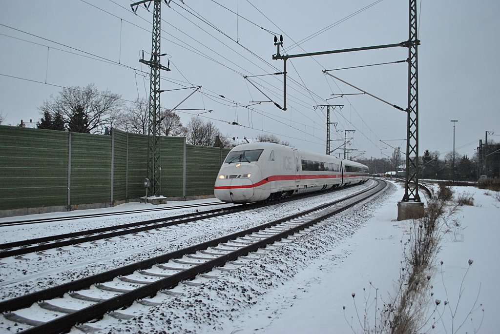 ICE 2 Steuerwagen fhrt am 05-12-2010 durch Lehrte.