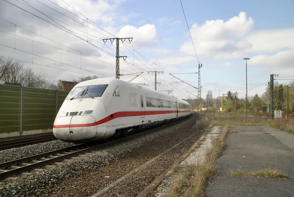ICE 2 Steuerwagen in Lehrte, am 10.04.2012.