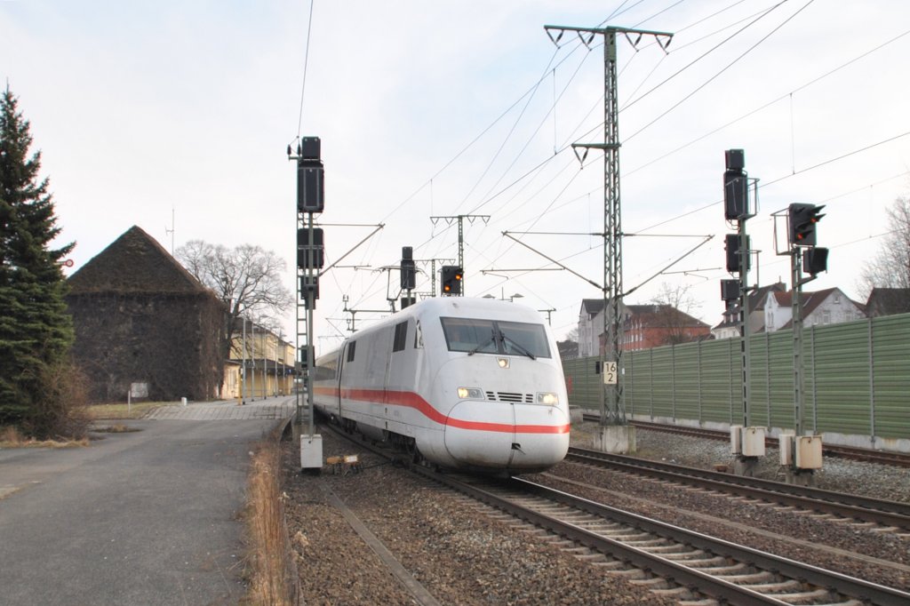 ICE 2 Steuerwagen verlsst Lehrte Richtung Hannover, am 12.03.2011.
