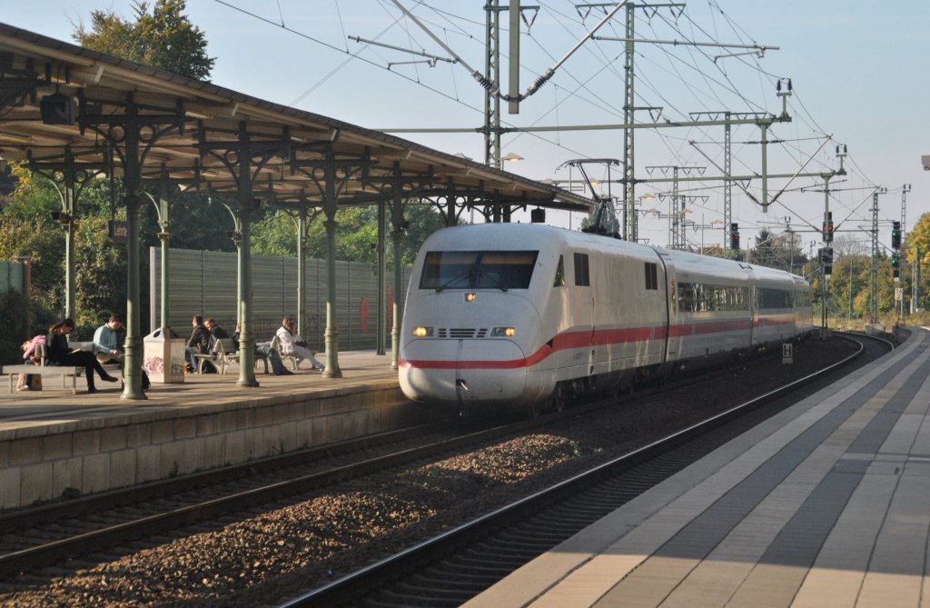 ICE 2-Zug am 08.10.2010 in Lehrte.
